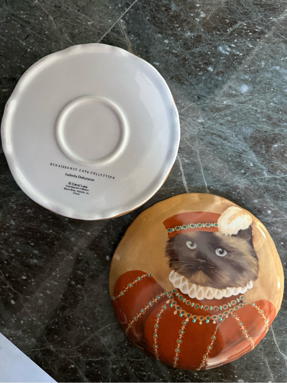 “Isabella Debutante" lidded cat trinket box from the Carol Lew Renaissance Cats - Picture 3 of 3